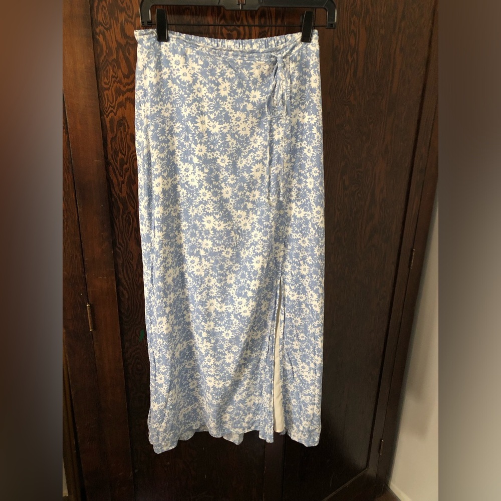 American Eagle Blue and White Floral Maxi Skirt
